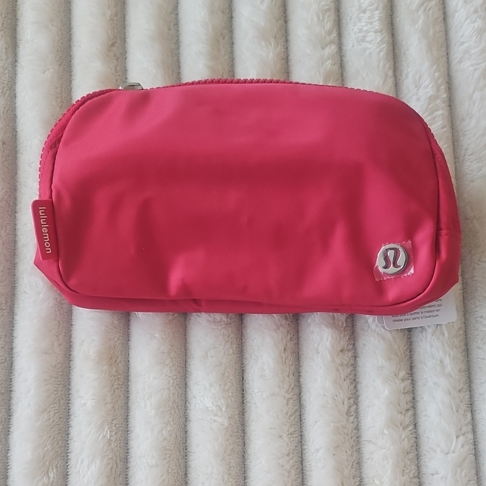 Lululemon Everywhere Belt Bag